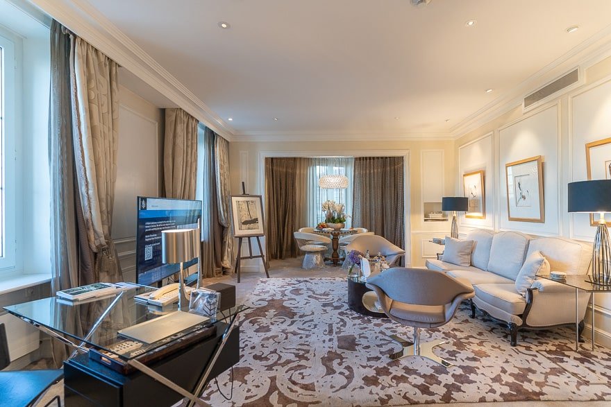 Four Seasons Hotel des Bergues interior